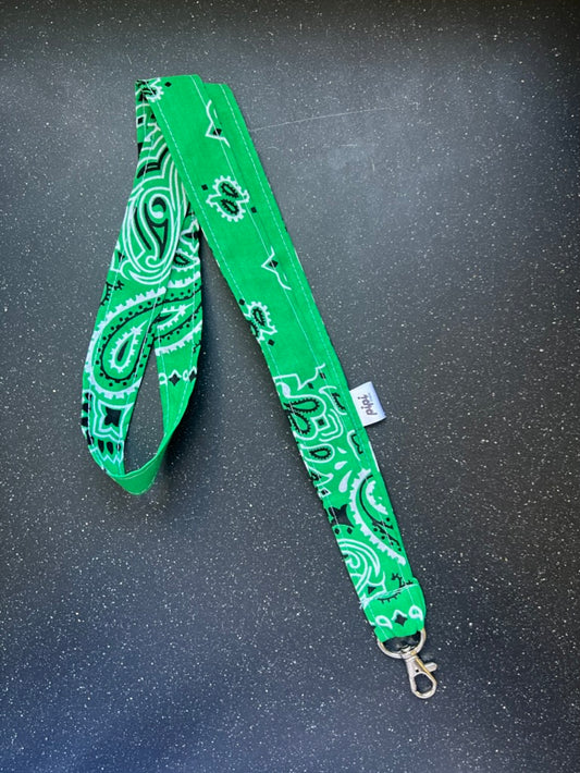 CUELGA BANDANA VERDE