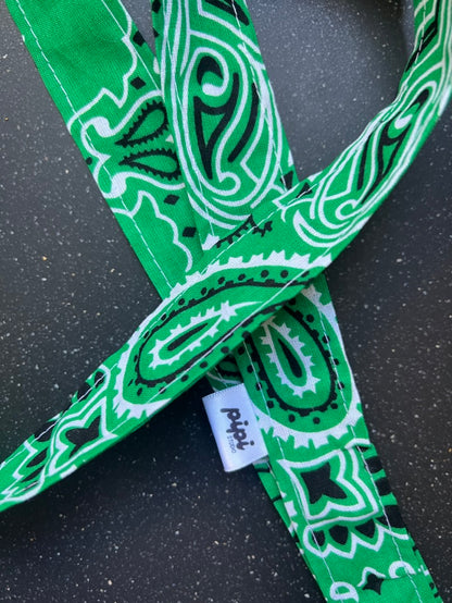 CUELGA BANDANA VERDE